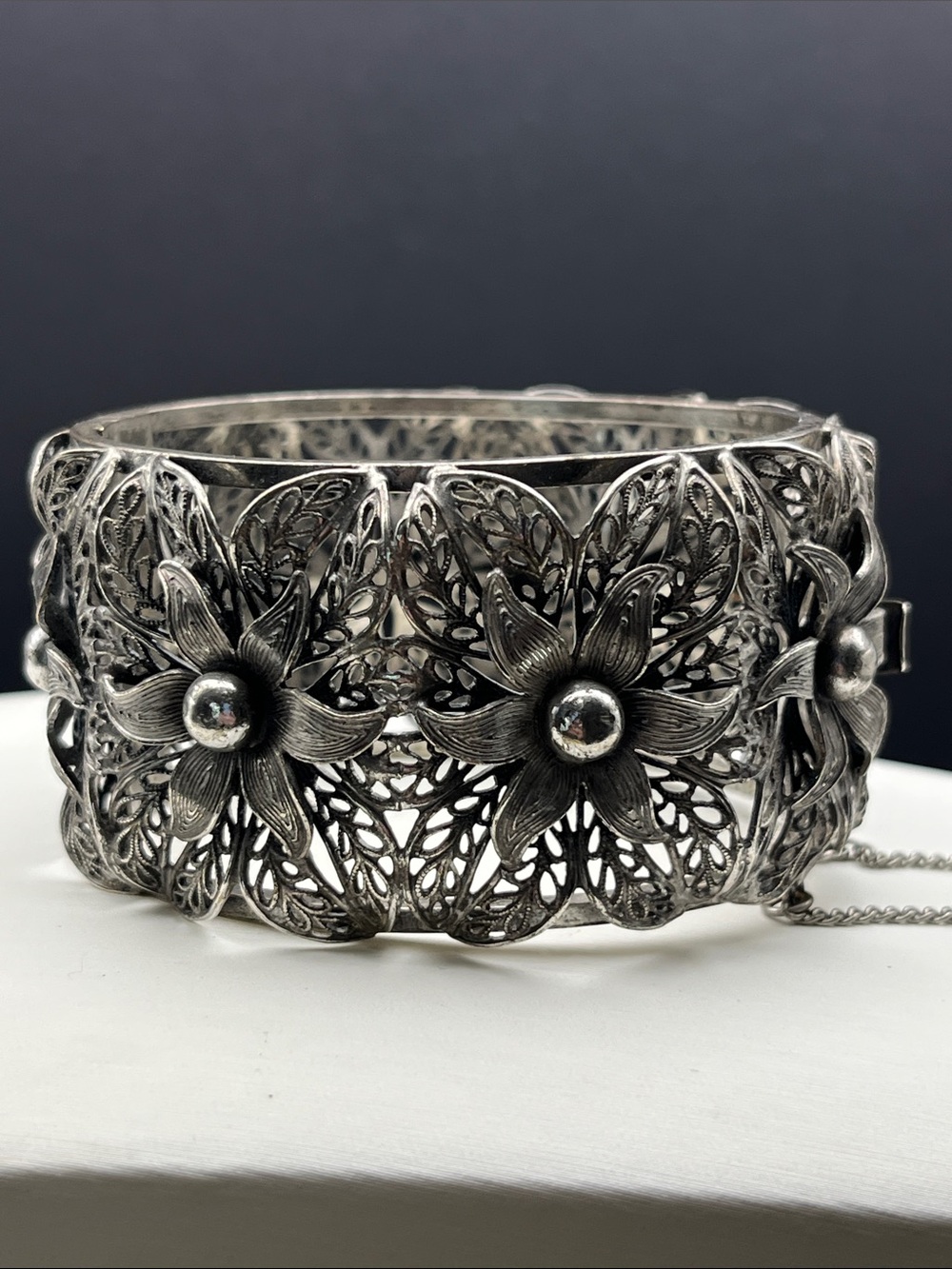 Vintage BARTEK silver tone filigree floral hinged bangle bracelet